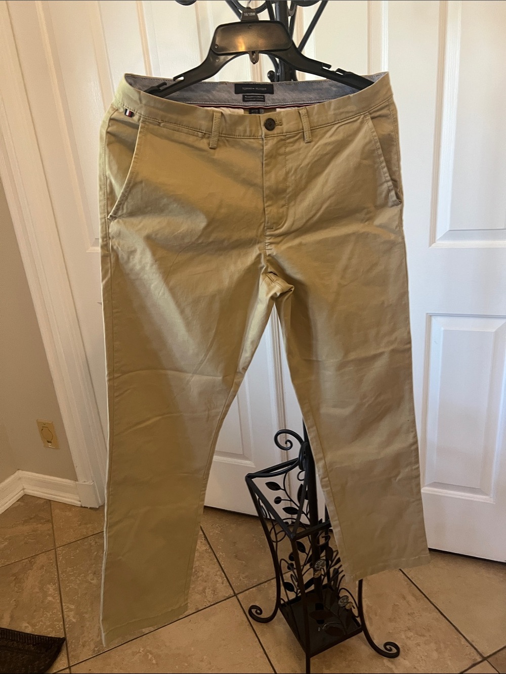 Tommy Hilfiger Men's Light Khaki Chino Pants